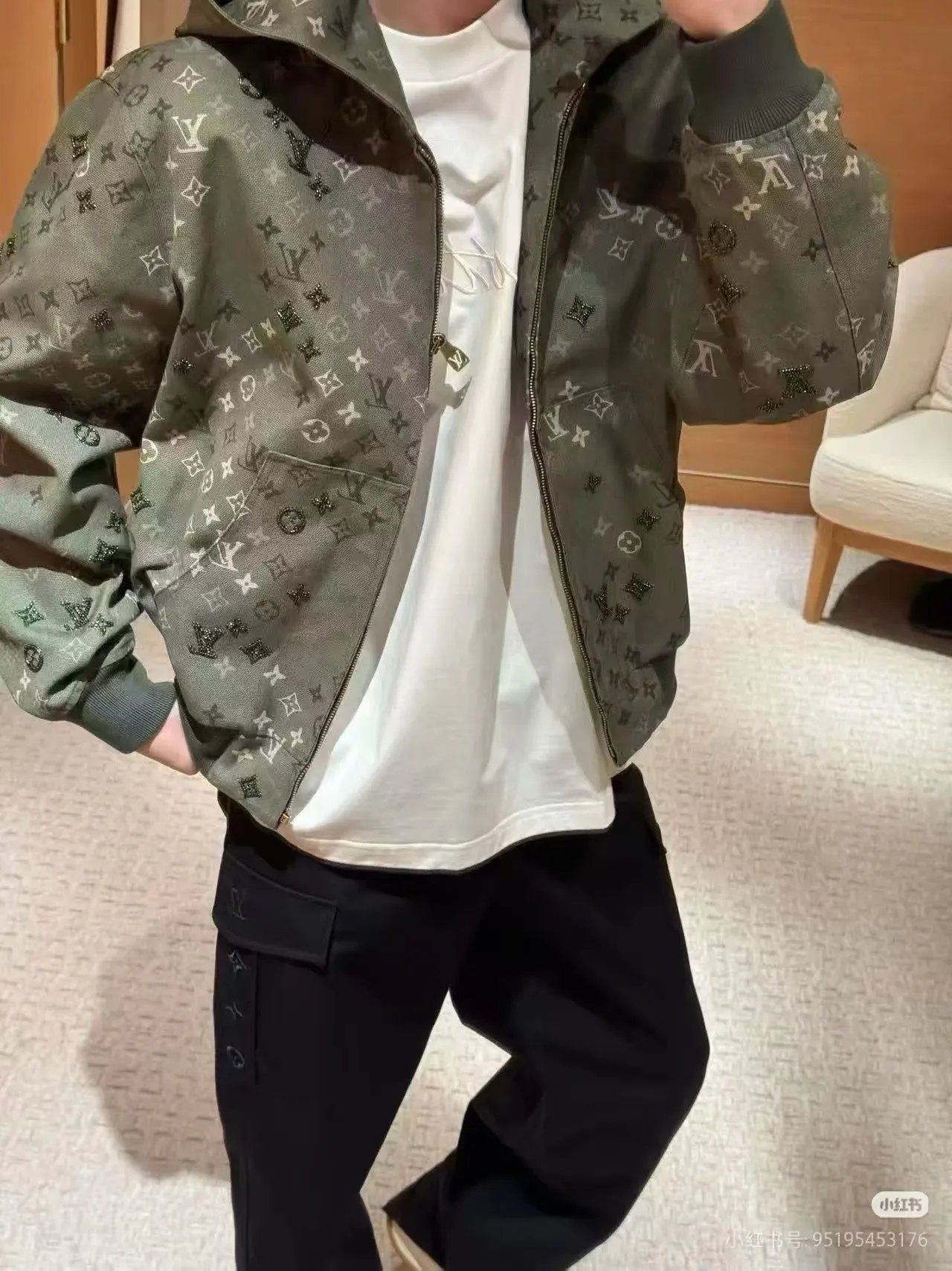 Louis Vuitton/Louis Vuitton Presbyopia printed army green zipper hooded jacket